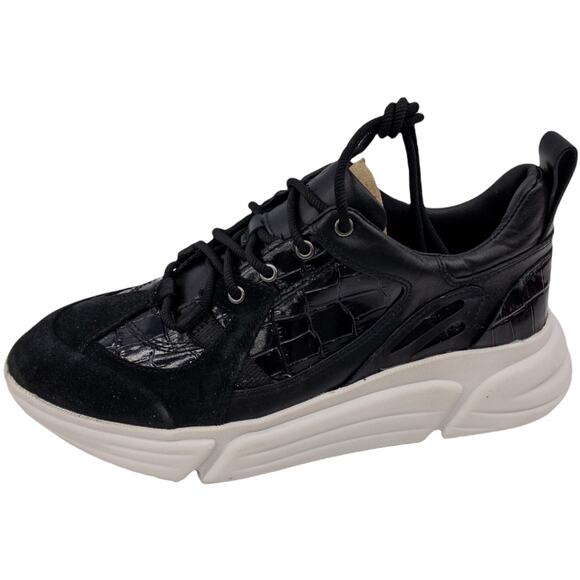 Clarks  Tricomet Lace Up  Training Sneakers 7 Black Croc Embossed - Picture 1 of 9